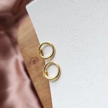 Load image into Gallery viewer, Luxe Gold Oriana Studs - Medium