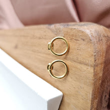 Load image into Gallery viewer, Luxe Gold Oriana Studs - Medium
