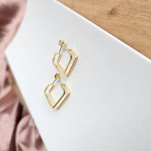 Load image into Gallery viewer, Luxe Gold Kamora Hoops